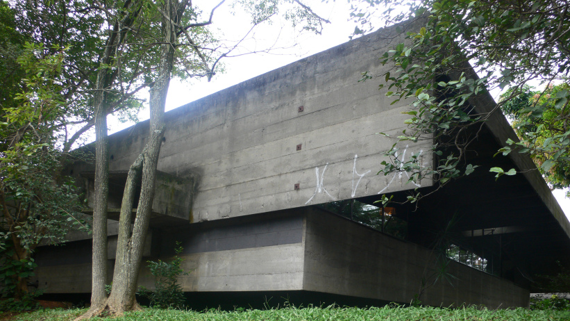 Casa Butantã by Paulo Mendes da Rocha (649AR) - MagMe